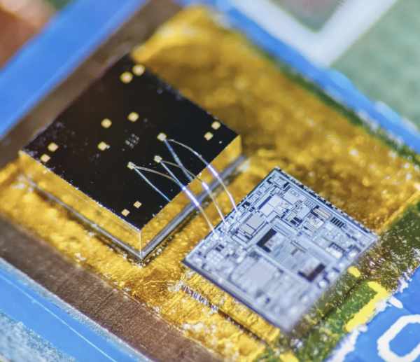 SUPER SENSOR ON A CHIP CAN MONITOR THE HEART AND LUNGS USING SOUNDS VIBRATIONS