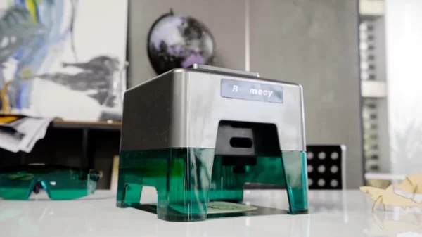 RUNMECY, A COMPACT LASER ENGRAVER AND CUTTER