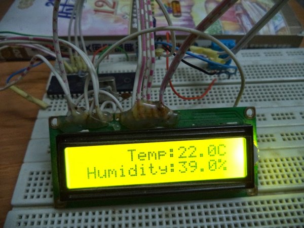 Interfacing DHT11 humidity and temperature sensor with PIC16F877A