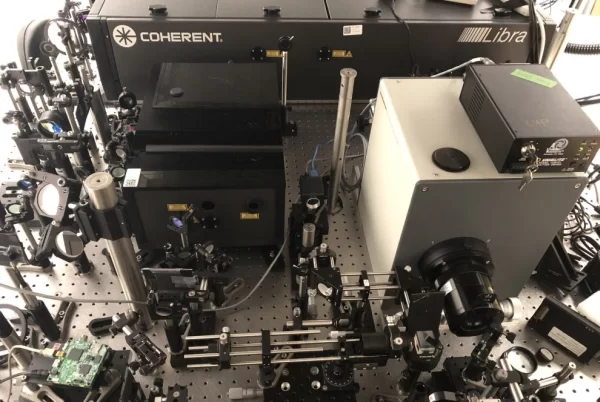 THE 10 TRILLION FPS CAMERA CAPTURES LIGHT IN SLOW MOTION