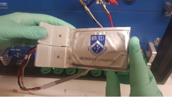 MEET THE NEXT GEN LITHIUM SULFUR BATTERIES
