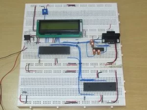 PIC18F4550 microcontroller and LCD screen Circuit on breadborad