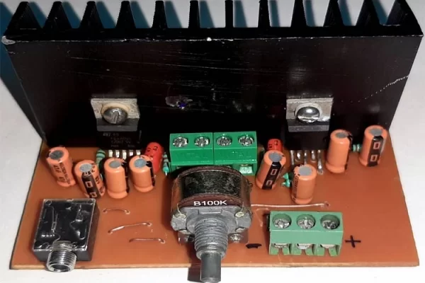 Simple 2x32 Watt Audio Amplifier with TDA2050