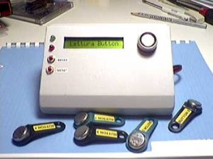 ELECTRONIC KEY WITH PIC16F84 AND DALLAS IBUTTON