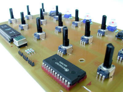 PIC17C77 MIDI CONTROL CIRCUIT MC14067
