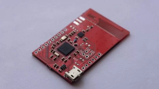 LOW COST NORDIC NRF52840 BLUETOOTH 5 DEVELOPMENT BOARD COMBINES SKYWORKS SOLUTIONS RFX2401C