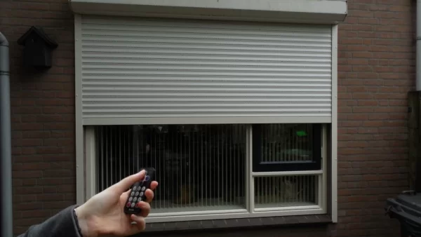 Remote Controlled Rolling Shutter